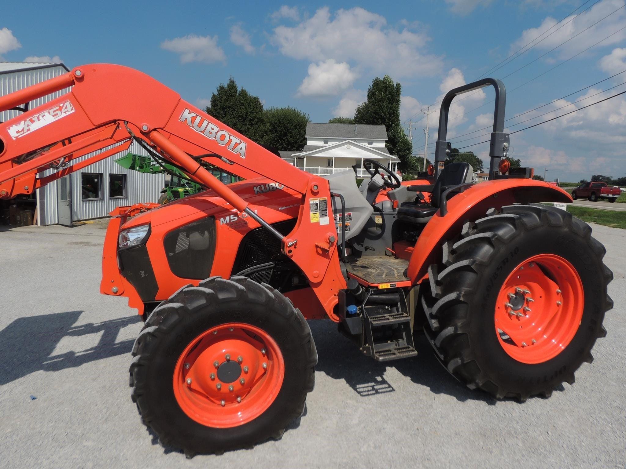 2017 Kubota M5-091 Equipment Image0