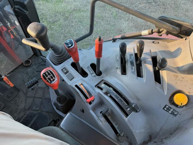 Image of Kubota M5-111D equipment image 3