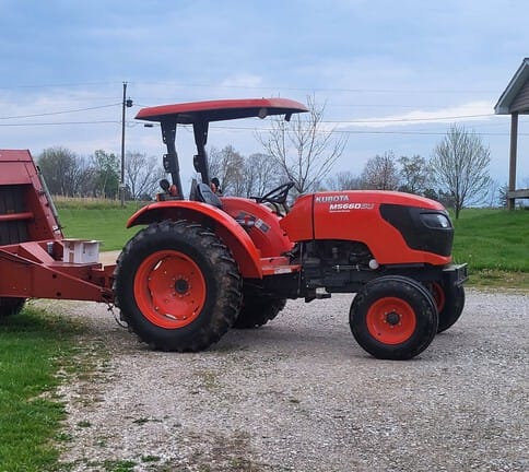 2017 Kubota M5660SU Equipment Image0
