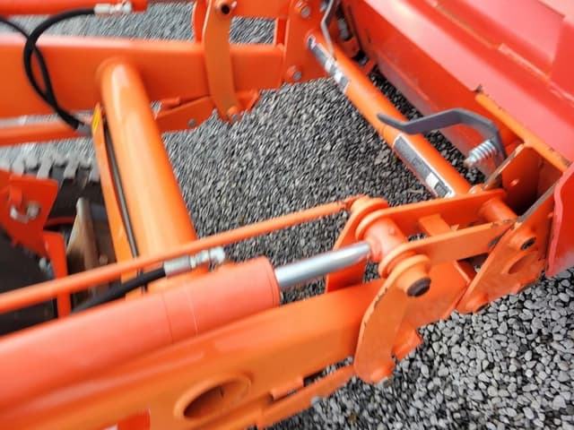 Image of Kubota M5L-111 equipment image 3