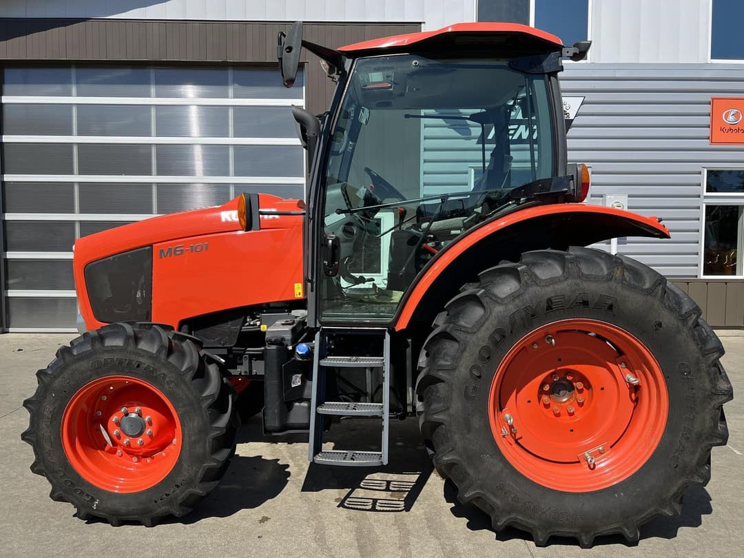 Image of Kubota M6-101 Image 0