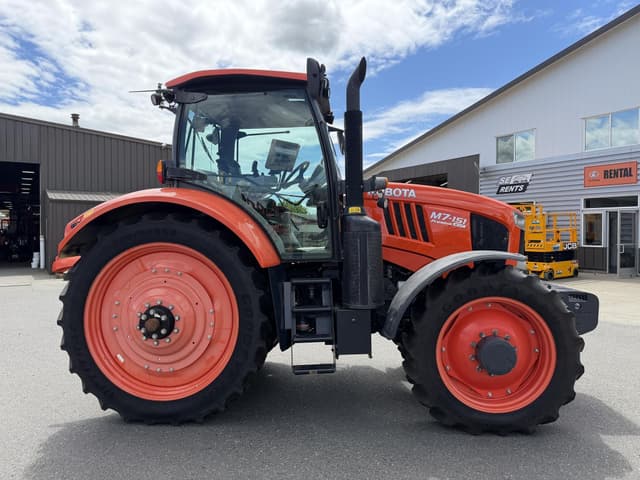 Image of Kubota M7.151 Premium KVT equipment image 4