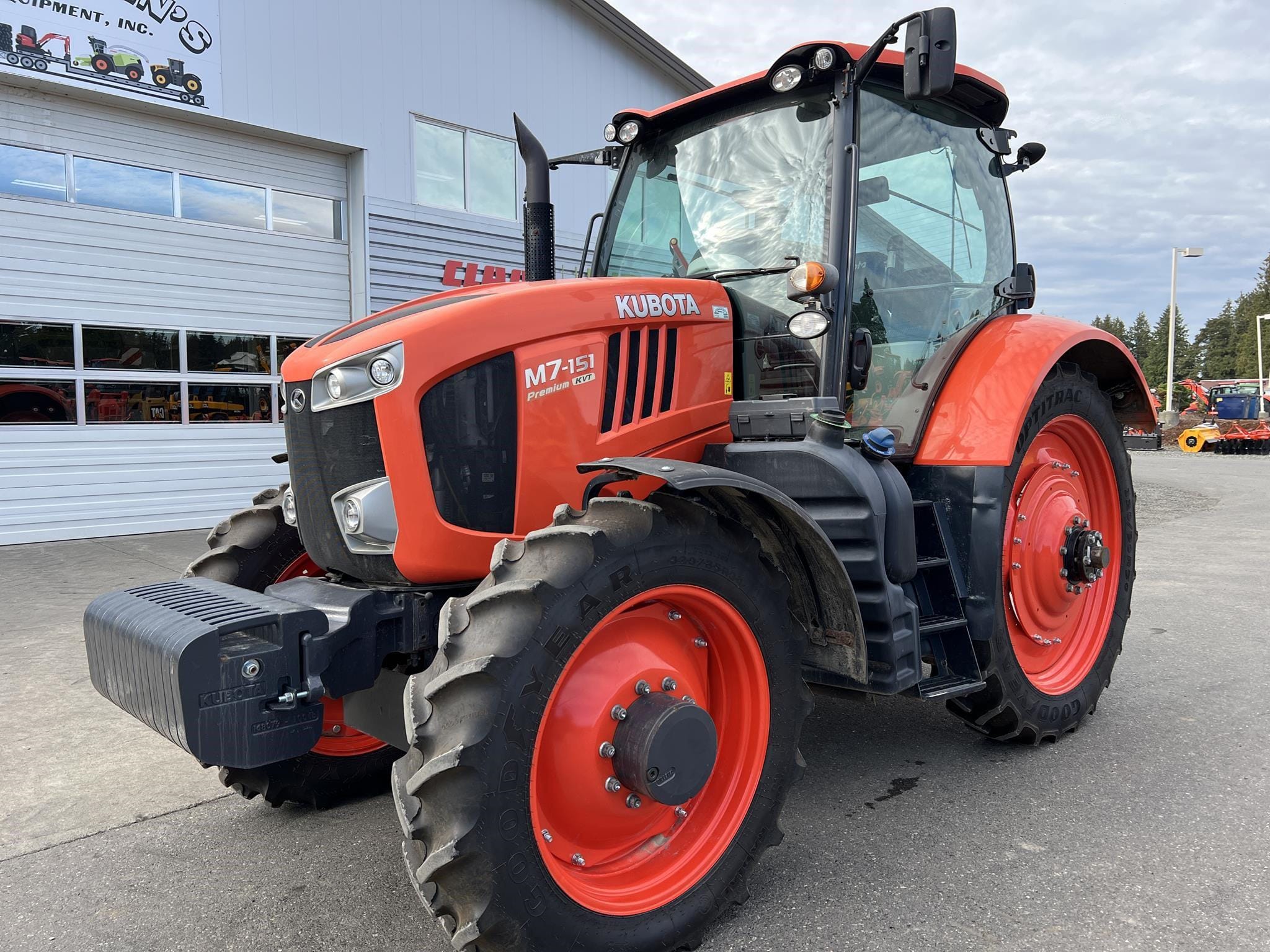 2017 Kubota M7.151 Premium KVT Equipment Image0