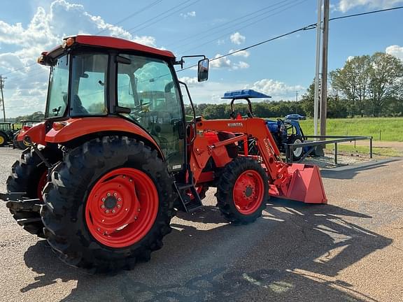 Image of Kubota M7060 equipment image 4