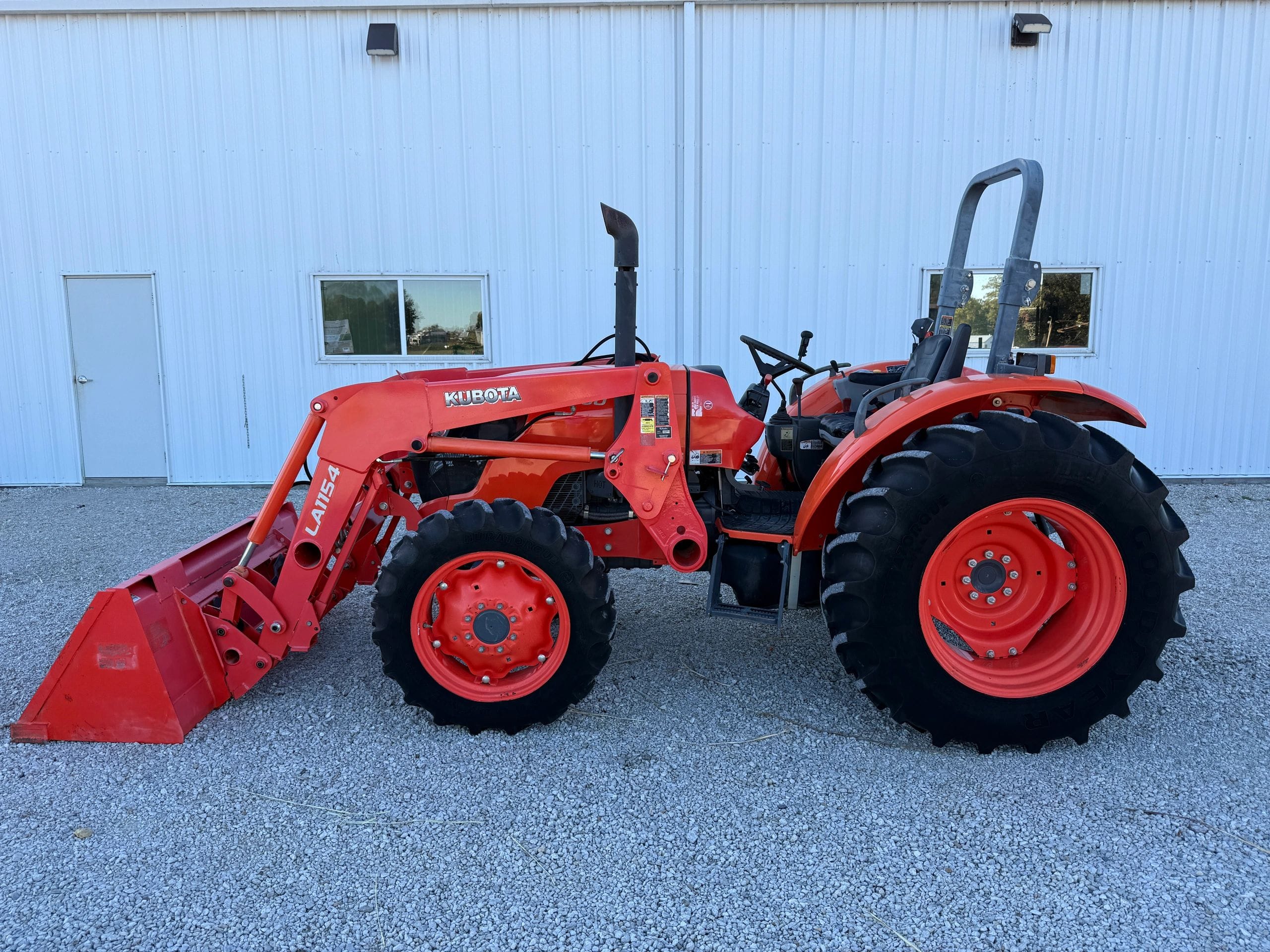 2017 Kubota M7060 Equipment Image0