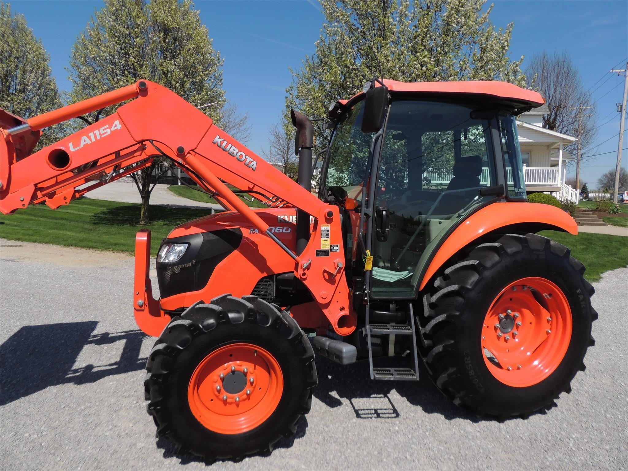 2017 Kubota M7060 Equipment Image0