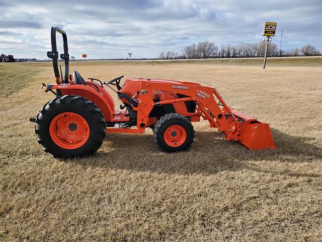 Image of Kubota MX5200HST equipment image 4