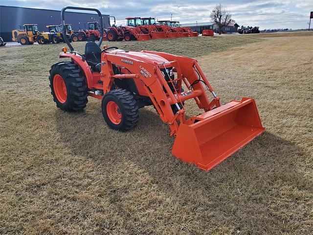 Image of Kubota MX5200HST equipment image 3