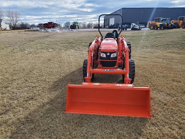 Image of Kubota MX5200HST equipment image 2