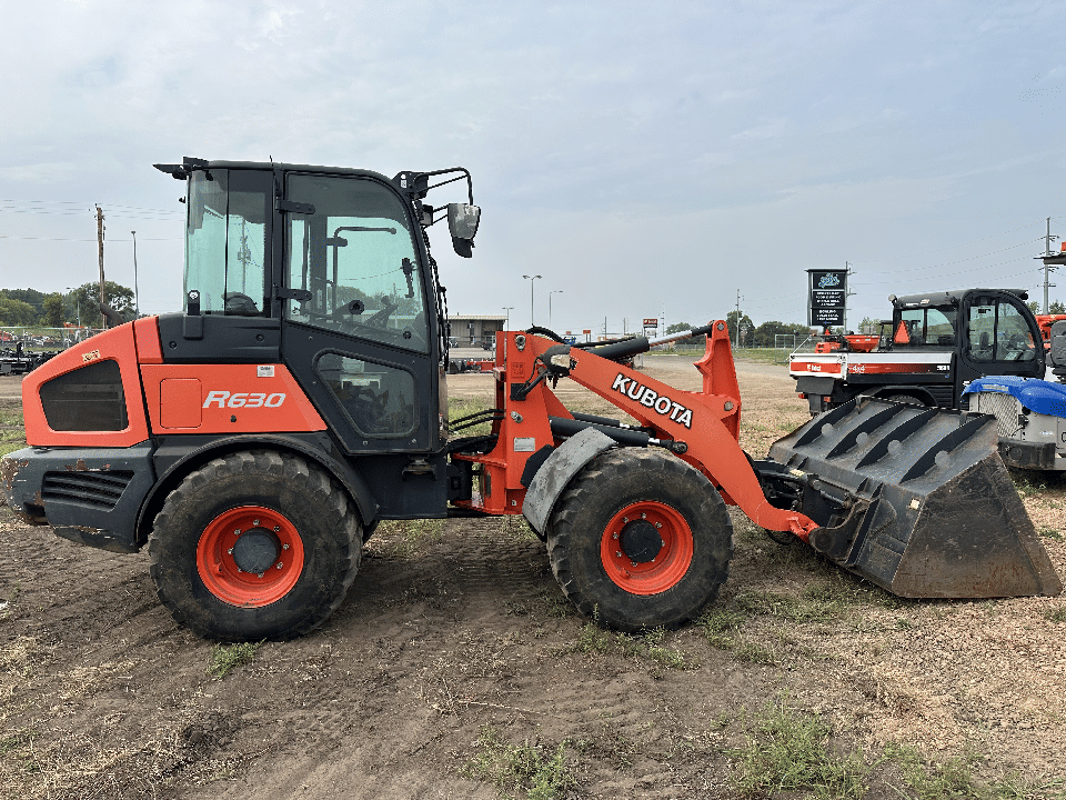 2017 Kubota R630 Equipment Image0