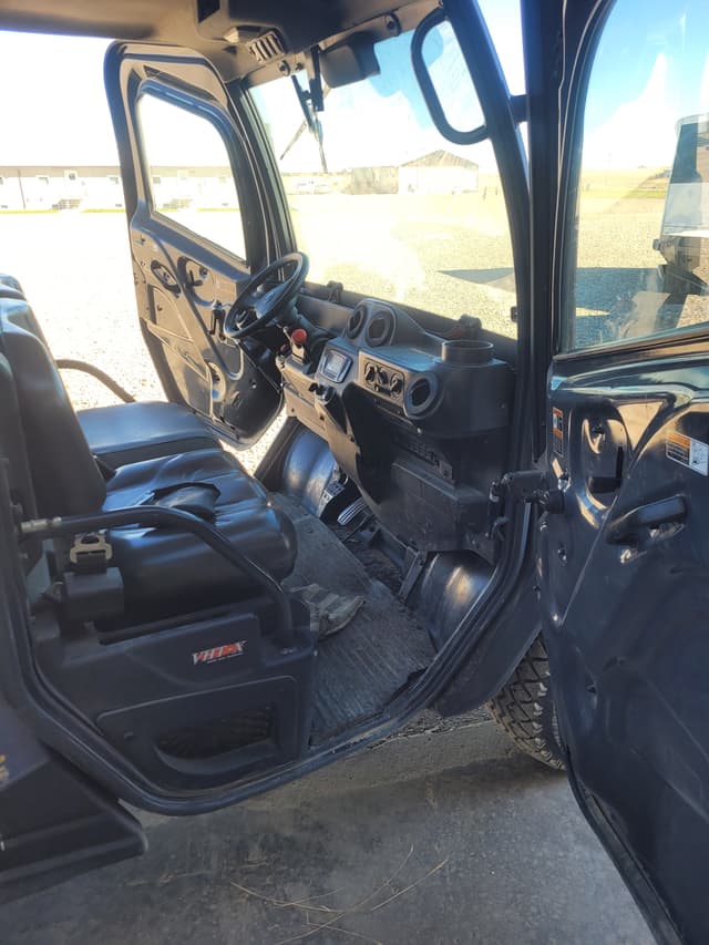 Image of Kubota RTV-X1100C equipment image 3