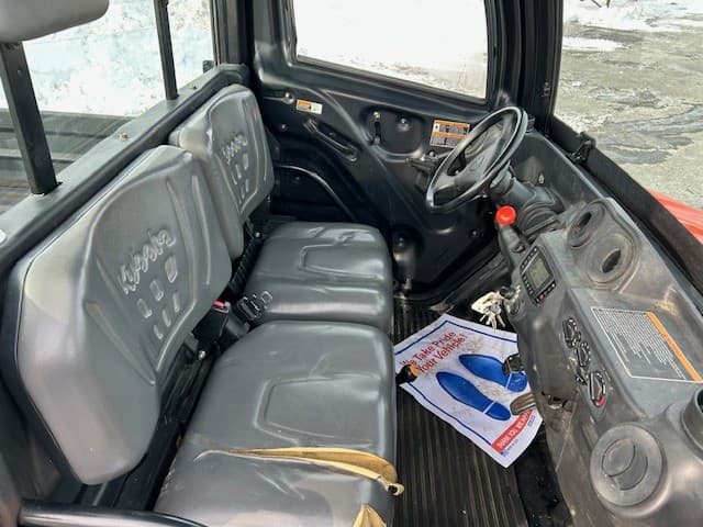 Image of Kubota RTV-X1100CWL-H equipment image 4