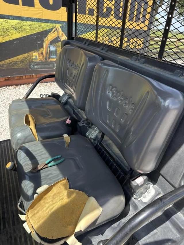 Image of Kubota RTVX900 equipment image 4