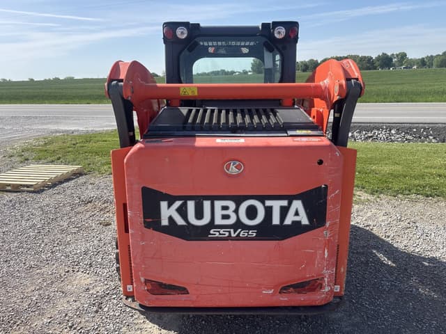 Image of Kubota SSV65 equipment image 4