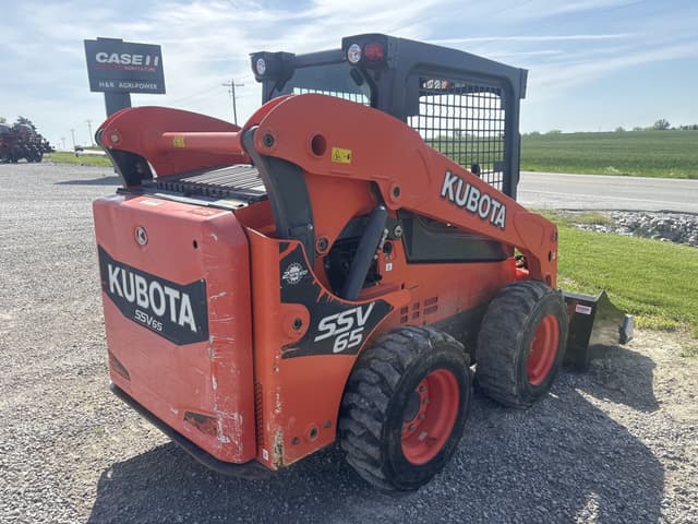 Image of Kubota SSV65 equipment image 3