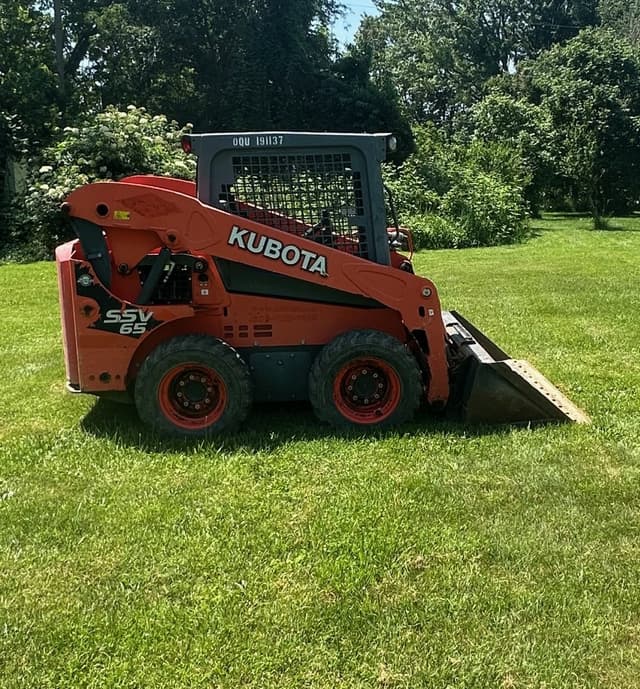 Image of Kubota SSV65 equipment image 3