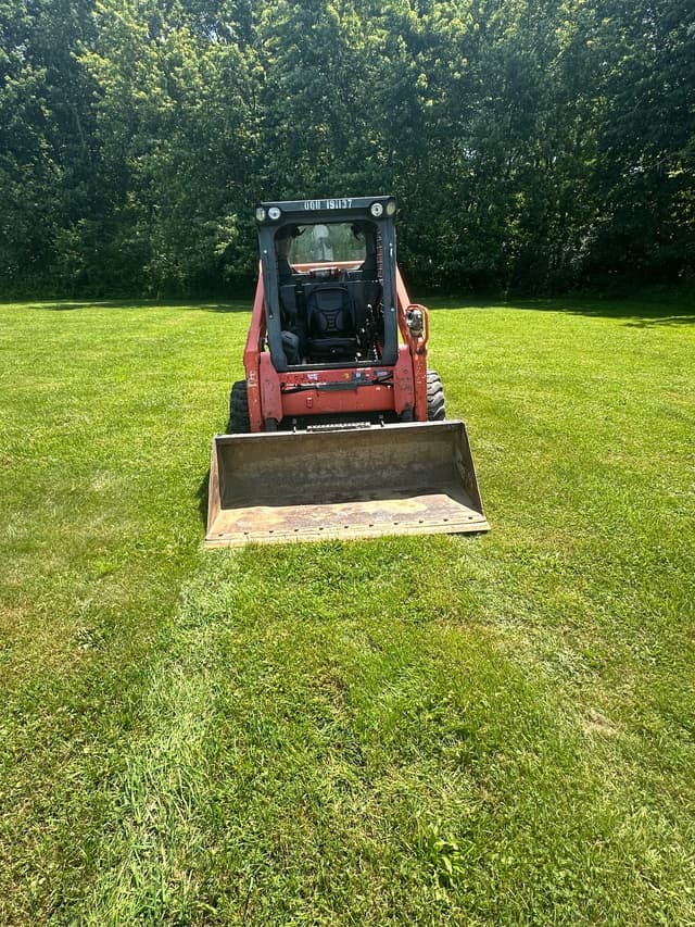 Image of Kubota SSV65 equipment image 1