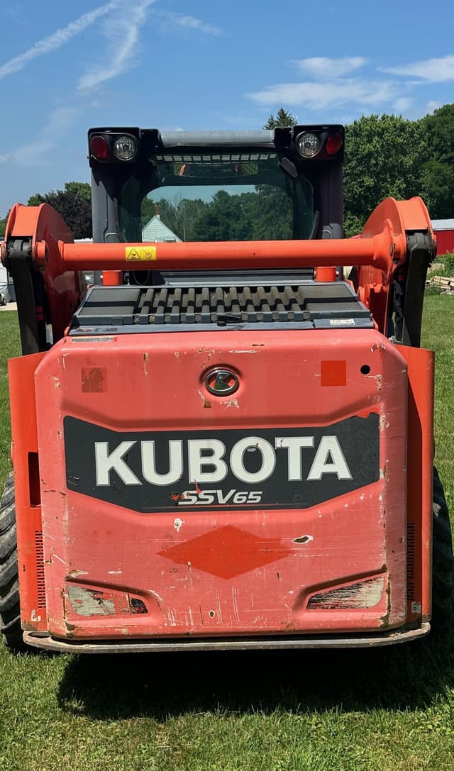 Image of Kubota SSV65 equipment image 4