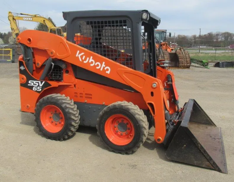 2017 Kubota SSV65 Equipment Image0