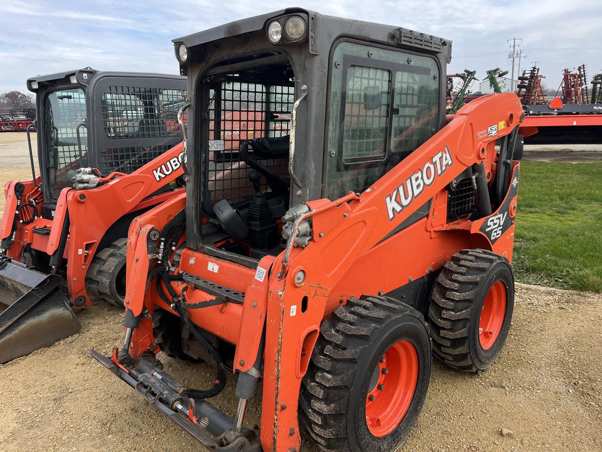 2017 Kubota SSV65PHRC Equipment Image0