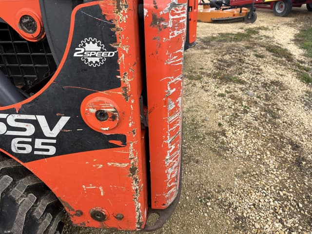 Image of Kubota SSV65 equipment image 4