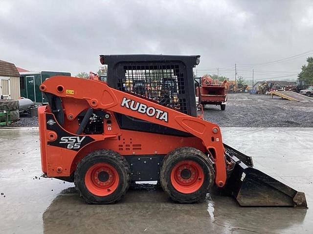 Image of Kubota SSV65 equipment image 4