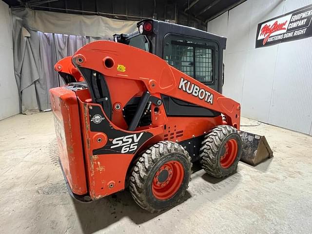 Image of Kubota SSV65 equipment image 4