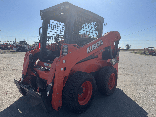 Image of Kubota SSV65HC equipment image 3