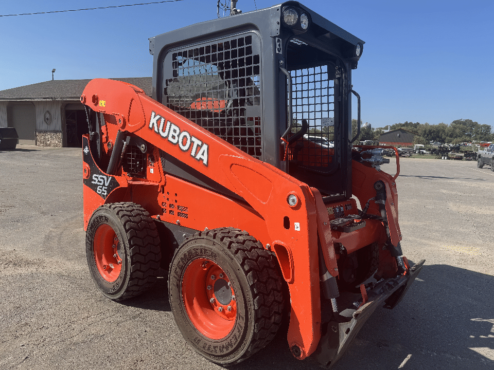 2017 Kubota SSV65HC Equipment Image0