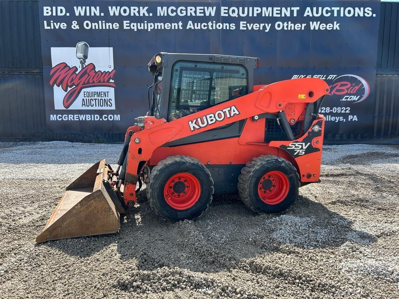 2017 Kubota SSV75 Equipment Image0
