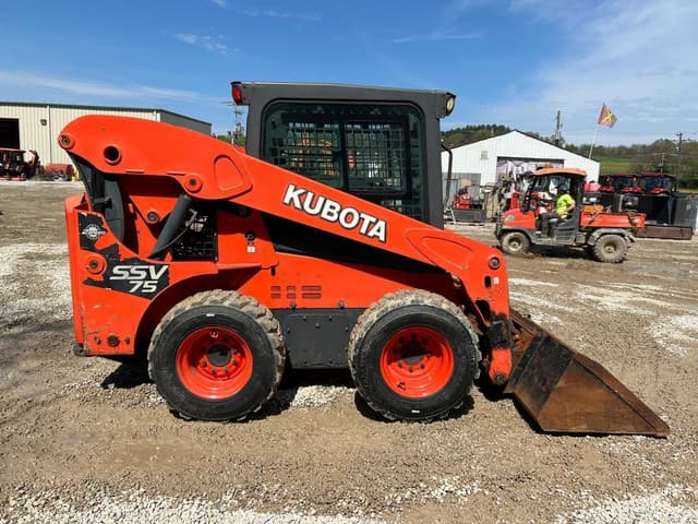 Image of Kubota SSV75 equipment image 4