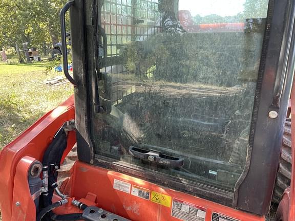 Image of Kubota SSV75 equipment image 3