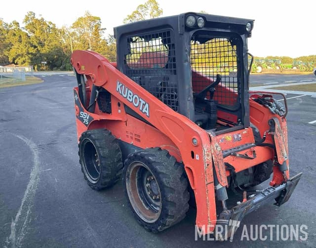 Image of Kubota SSV75 equipment image 2