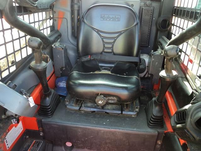 Image of Kubota SSV75 equipment image 4