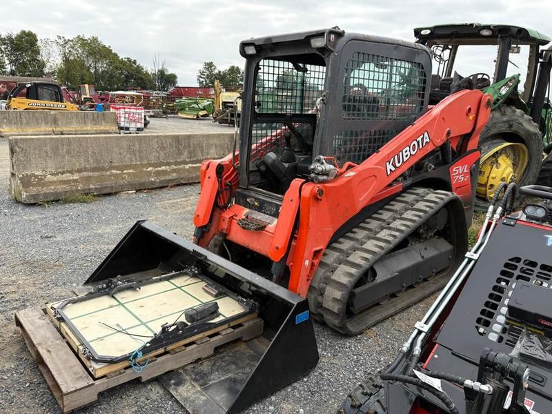 2017 Kubota SVL75-2 Equipment Image0