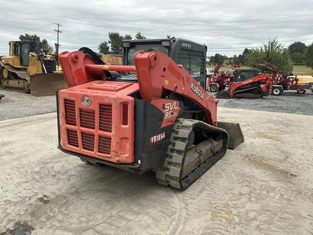 Image of Kubota SVL95-2 equipment image 3