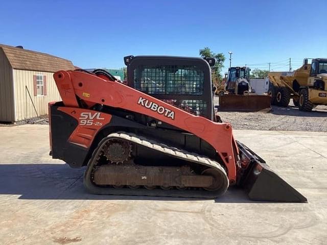 Image of Kubota SVL95-2 equipment image 4