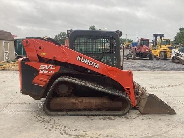 Image of Kubota SVL95-2 equipment image 4