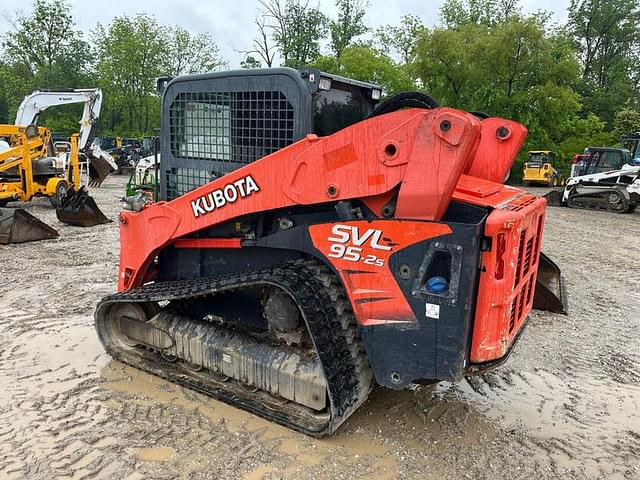 Image of Kubota SVL95-2S equipment image 2