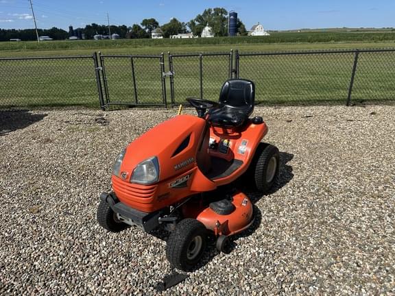 Image of Kubota T2380 equipment image 4