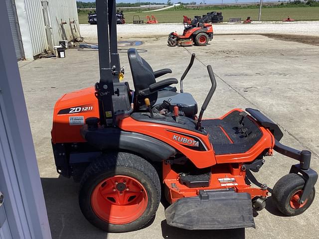 Image of Kubota ZD1211-60 equipment image 1