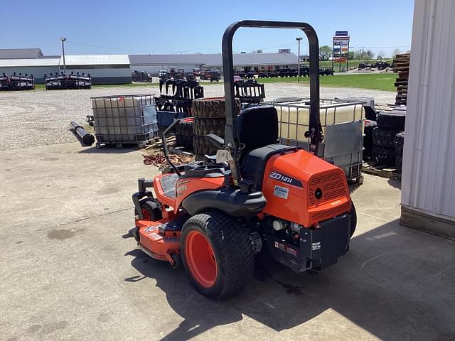 Image of Kubota ZD1211-60 equipment image 4