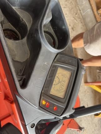 Image of Kubota ZD1211 equipment image 4