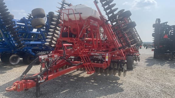 2017 Kuhn Krause Excelerator 8005 Equipment Image0