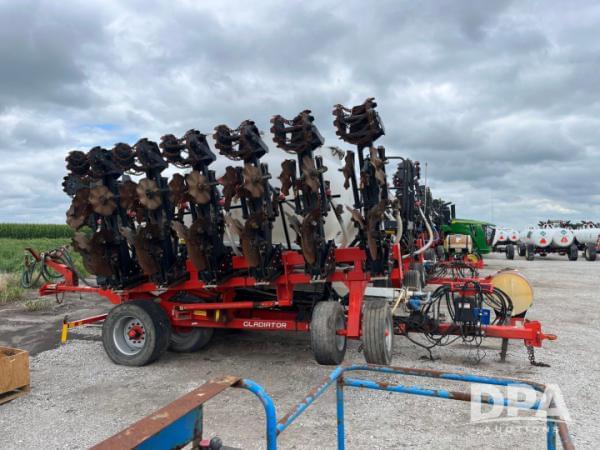 Image of Kuhn Krause Gladiator 1205 equipment image 2