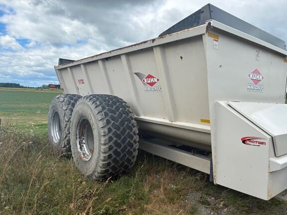 2017 Kuhn Knight SLC150 Equipment Image0