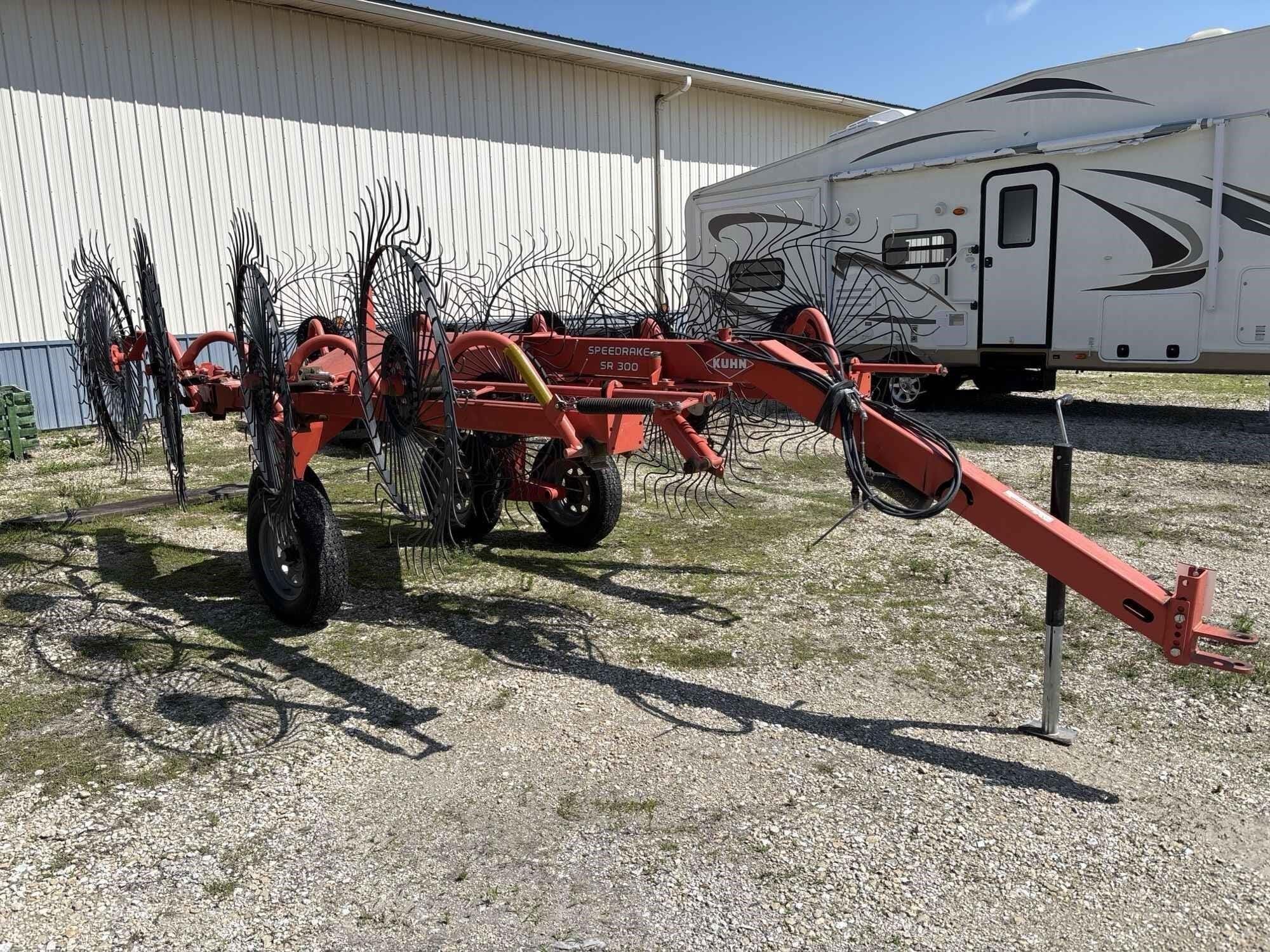 2017 Kuhn SR300 Equipment Image0