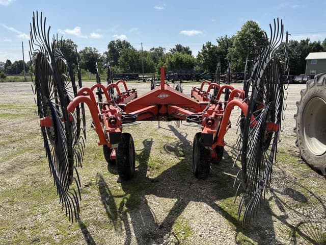 Image of Kuhn SR300 equipment image 3