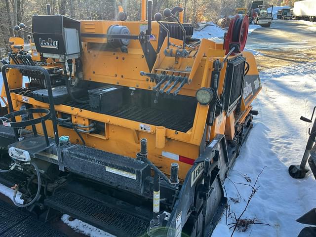 Image of LeeBoy 8500 equipment image 3