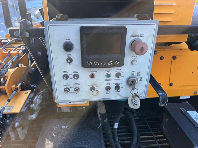 Image of LeeBoy 8500 equipment image 4